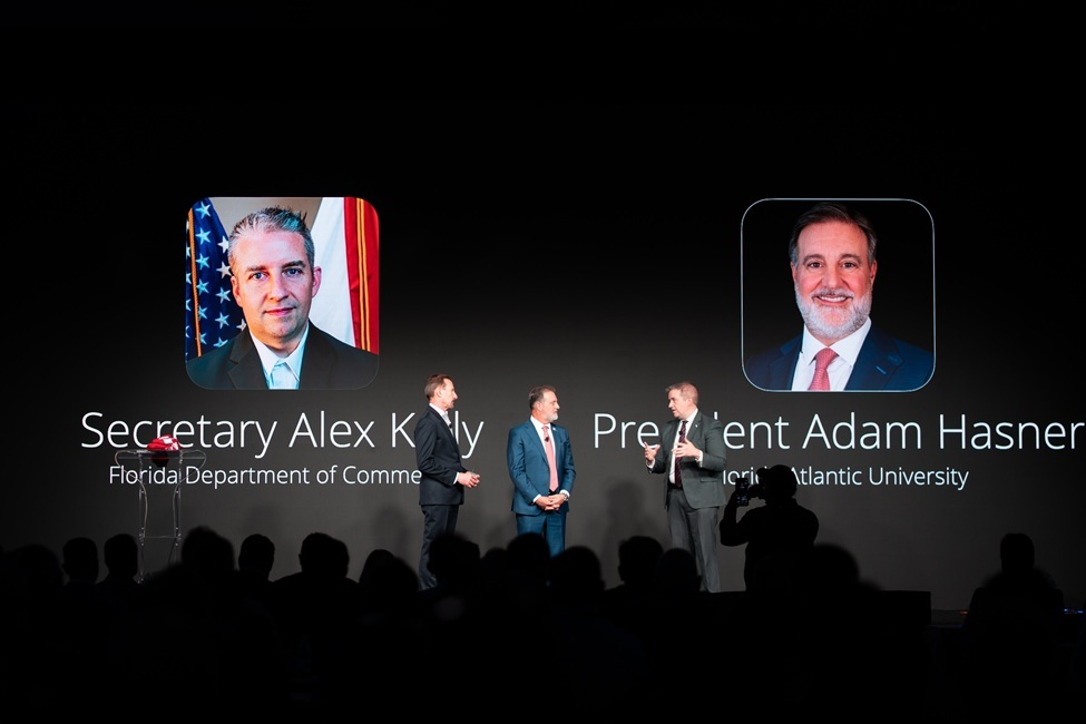 From left, Alan Baratz, Ph.D., CEO of D-Wave; FAU President Adam Hasner; and Florida Secretary of Commerce, J. Alex Kelly, at D-Wave Qubits26 in Boca Raton.